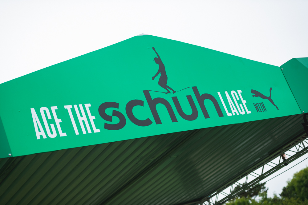 Roof banner for Schuh