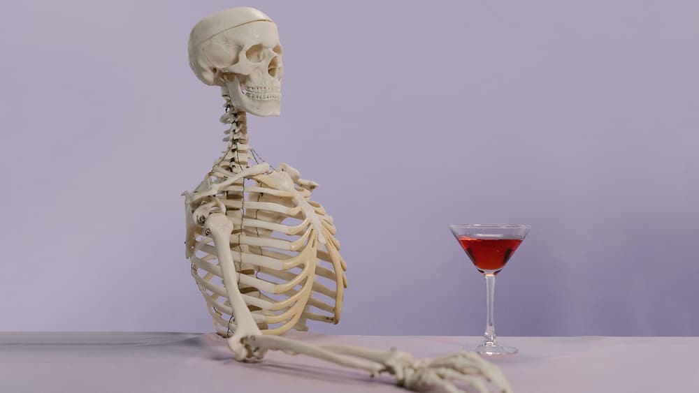 Skeleton with a cocktail